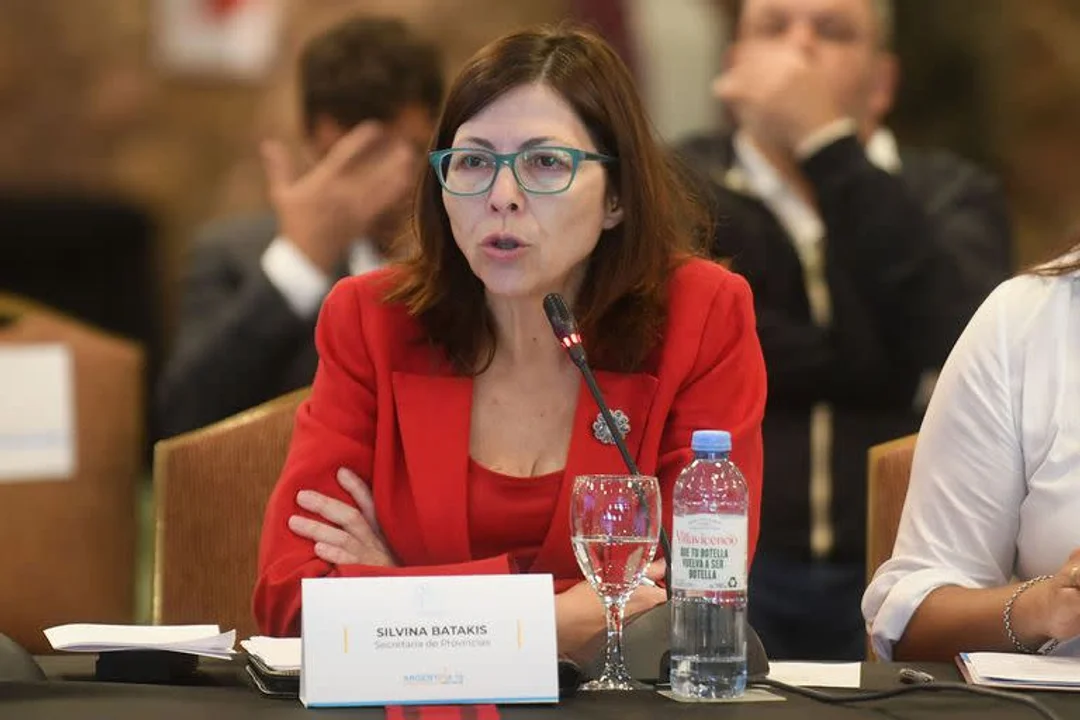 Batakis recibe a gobernadores para sumar apoyo político