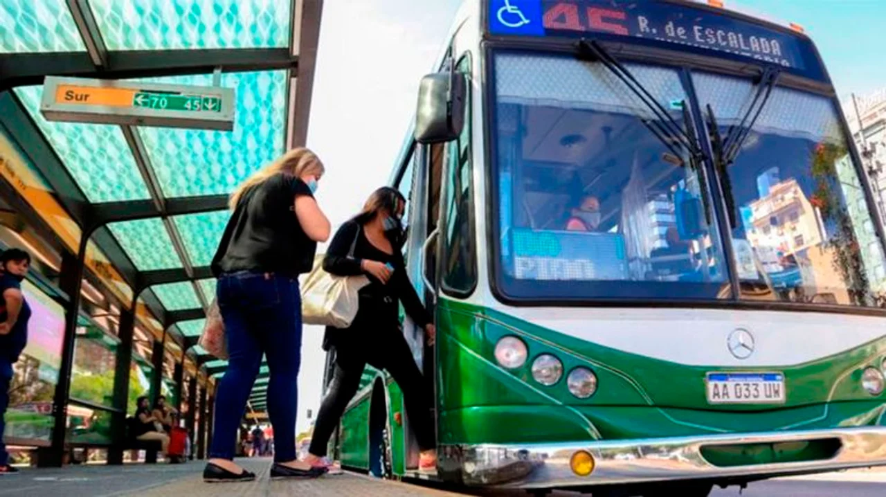 Aumenta un 40% el boleto de colectivo y trenes luego de tres años de congelamiento