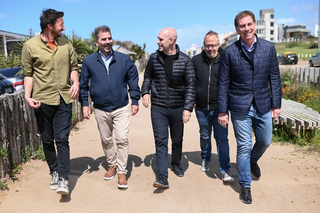 Señal de unidad entre Santilli y Ritondo junto a Larreta y Valenzuela