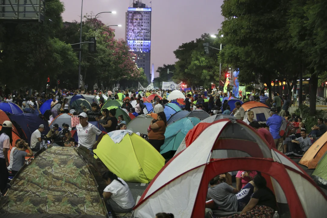 Vuelven los acampes: Tolosa Paz afronta su primer conflicto con Unidad Piquetera
