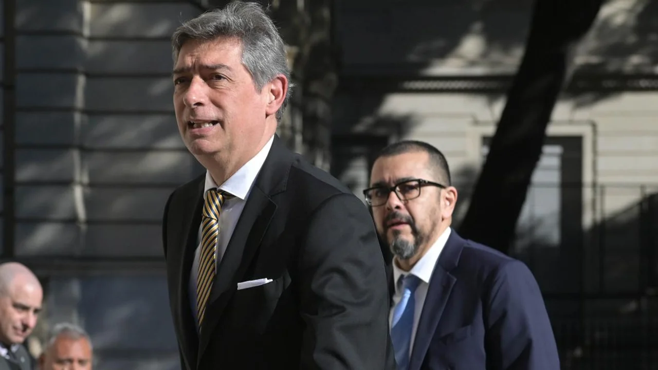 Denuncian que Silvio Robles se negó a entregar su celular a pesar de la orden judicial