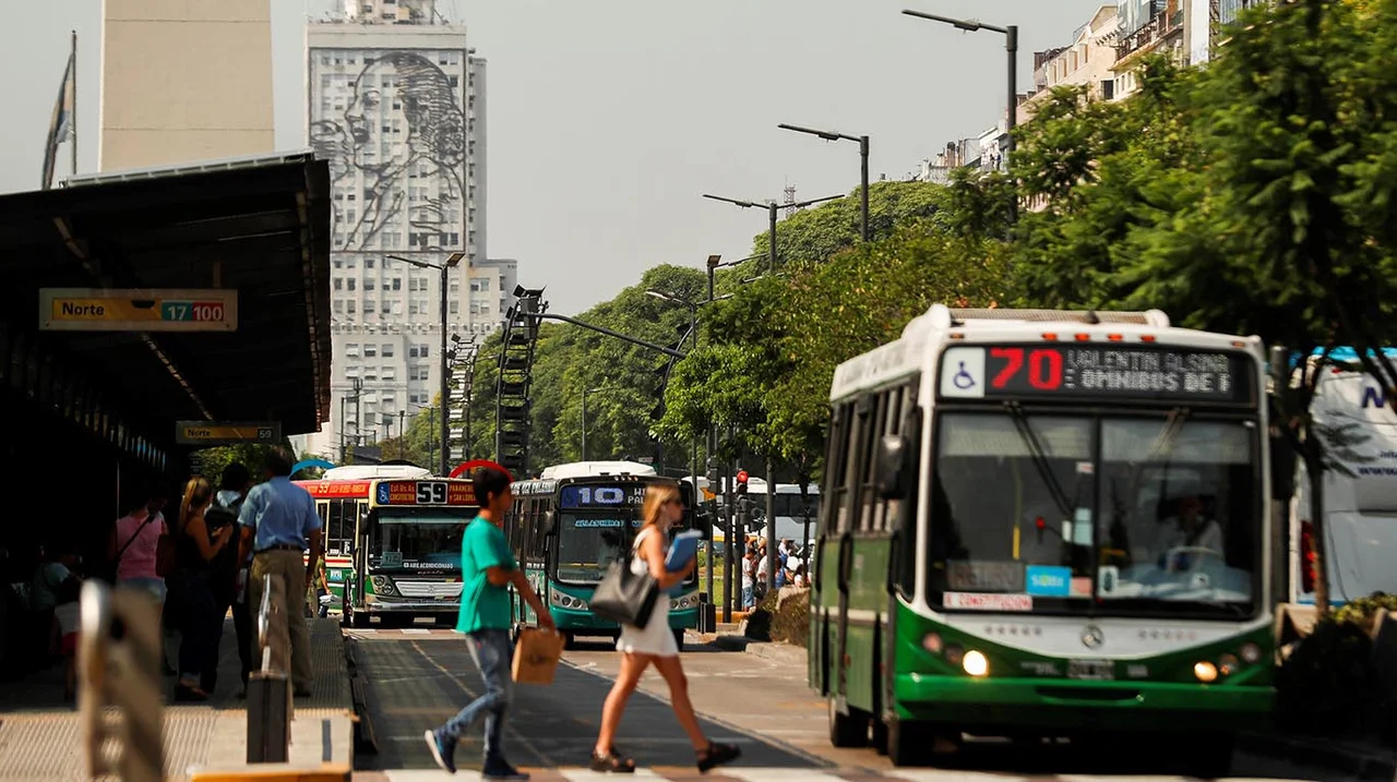Nación presiona a CABA para que se haga cargo de 32 líneas de colectivo