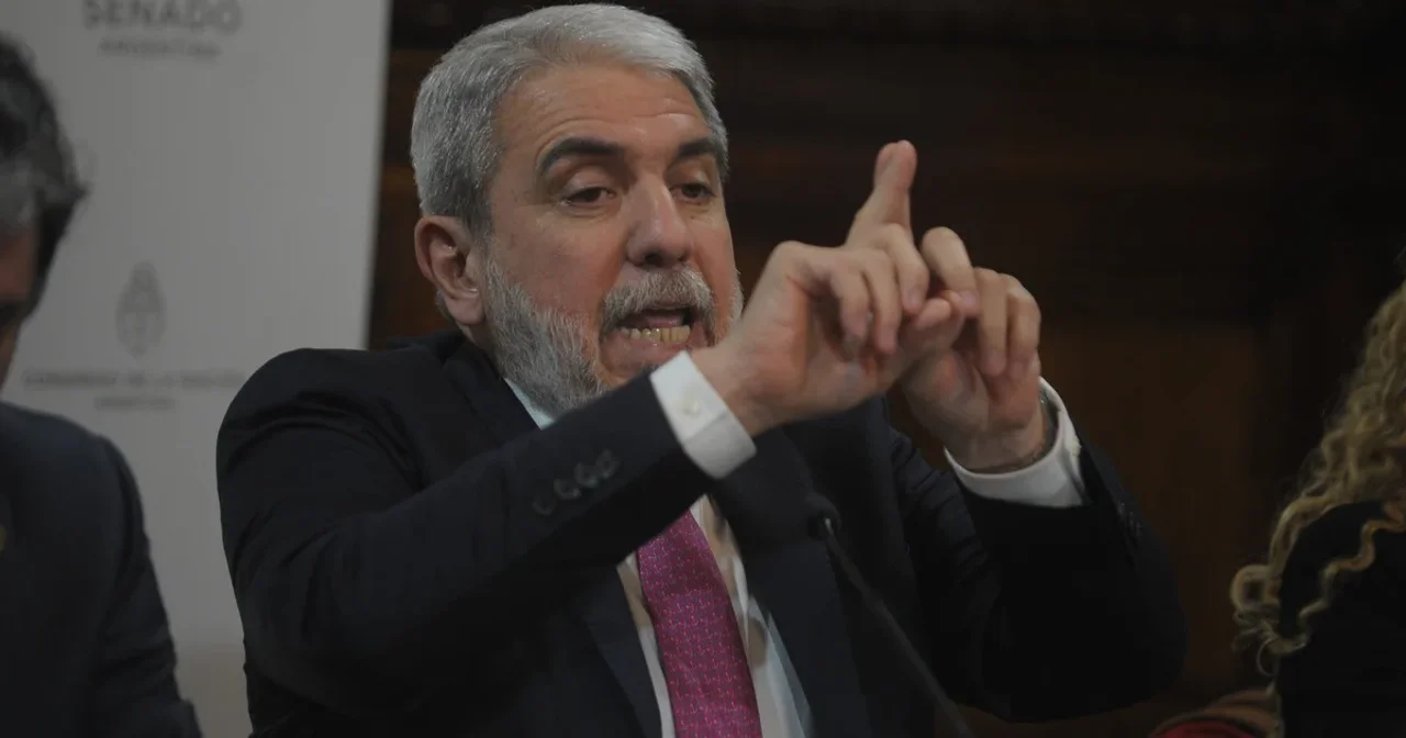 Aníbal Fernández se sumó a la ofensiva albertista contra Wado de Pedro