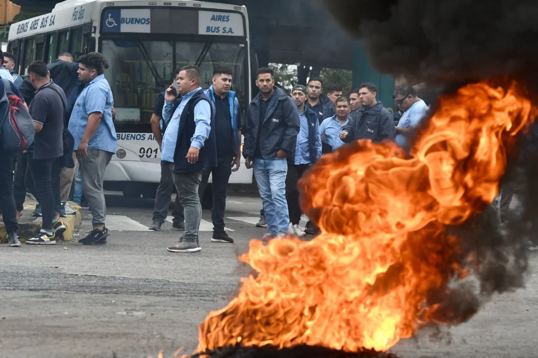 Ya son más de 120 las líneas de colectivo de paro por el asesinato del chófer en La Matanza