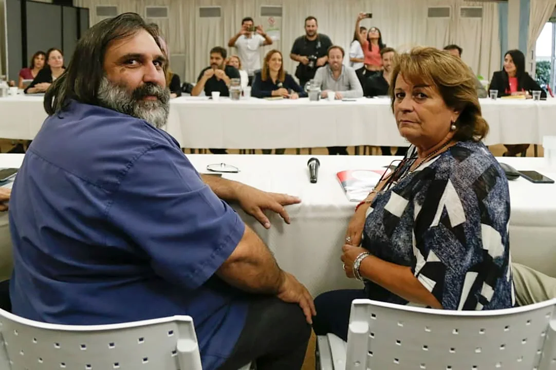Provincia recibe a docentes y estatales para discutir paritarias