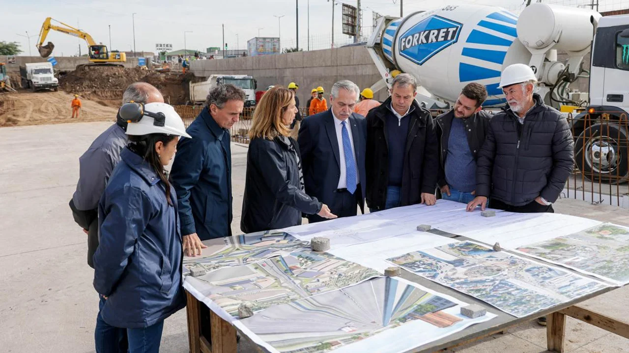Alberto Fernández recorrió obras en Almirante Brown y lanzó críticas a la oposición
