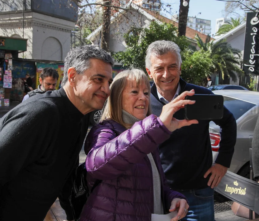 Mauricio y Jorge Macri recorrieron juntos un barrio de CABA
