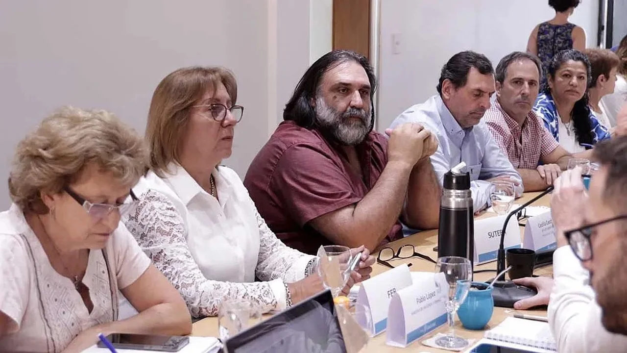 Docentes bonaerenses exigen la reapertura de la paritaria tras la devaluación