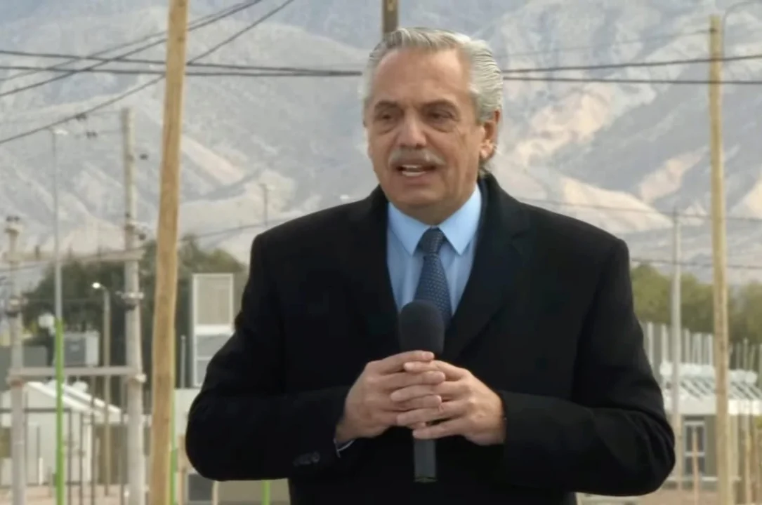 Alberto Fernández volvió a criticar a Javier Milei y esta vez también apuntó contra Mauricio Macri