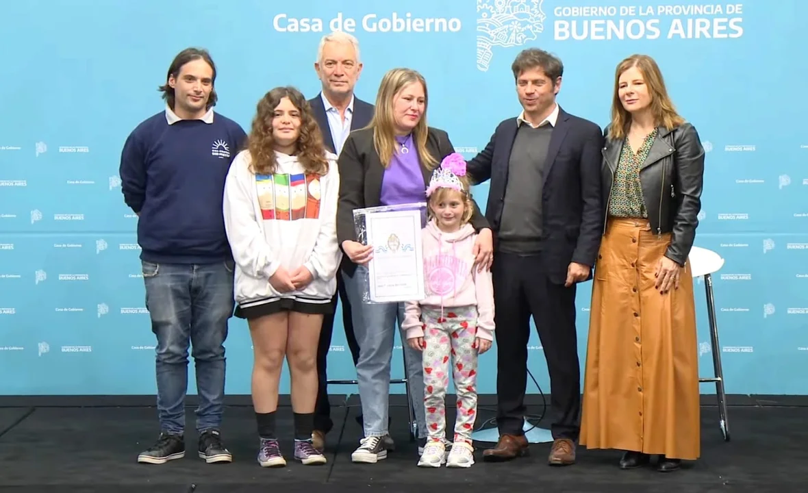 Kicillof entregó la escritura número 100 mil de su gestión