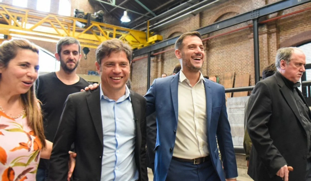 Axel Kicillof con Julián Álvarez