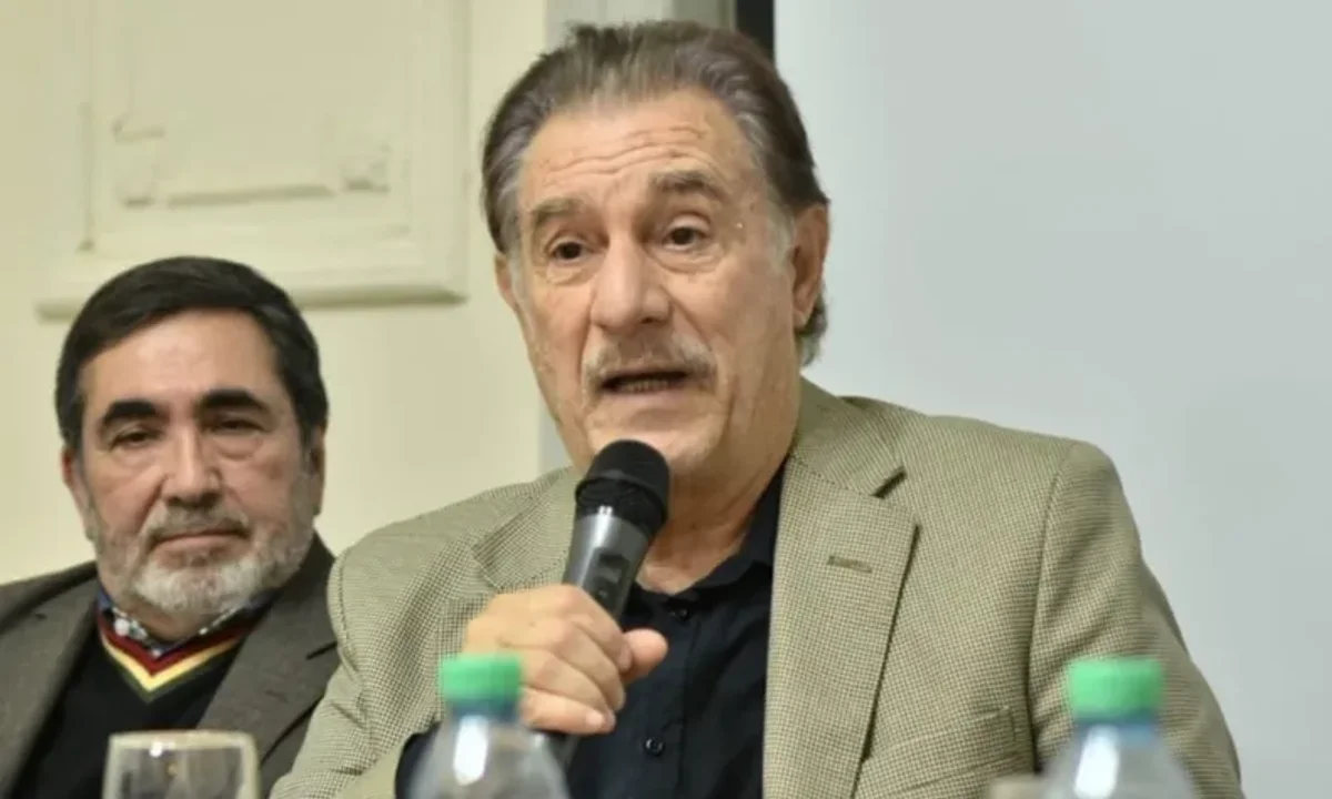 Afiliados de la Unión Cívica Radical repudian a Javier Milei y defienden a Raúl Alfonsín e Hipólito Yrigoyen