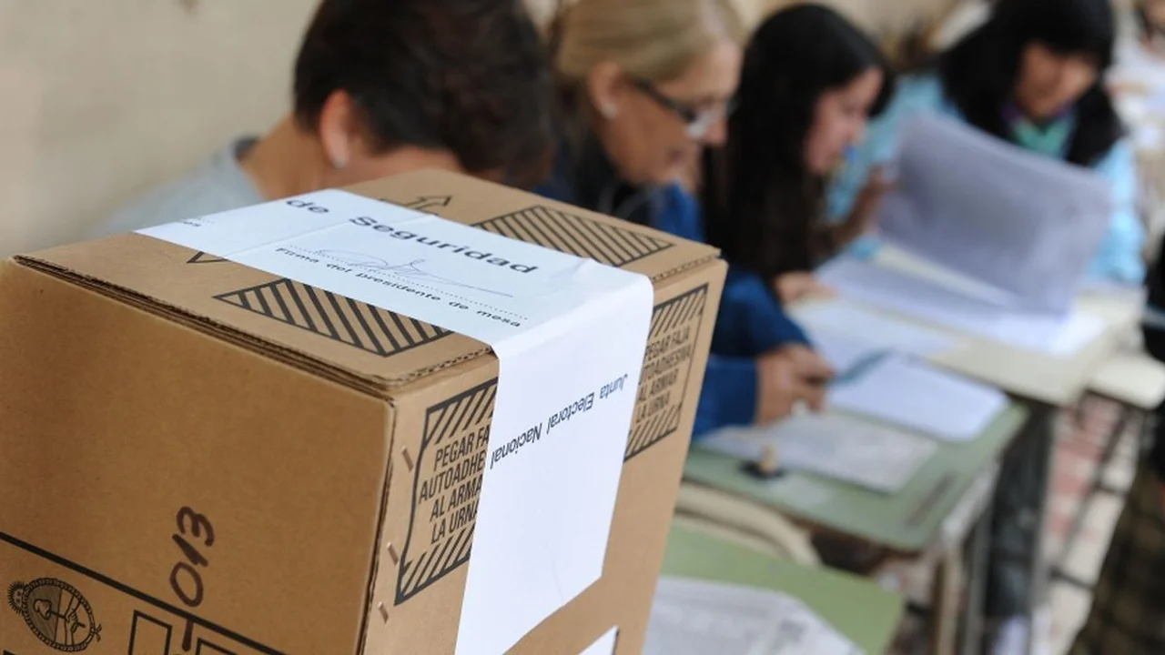 Arrancaron los comicios en una jornada electoral histórica para la Democracia argentina
