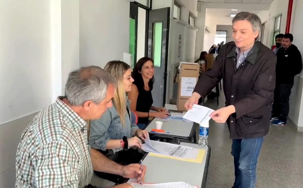Máximo Kirchner pidió que sea un día "sin provocaciones" y desestimó el fantasma del "fraude"