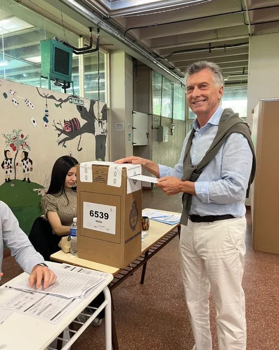Macri luego de votar dijo que en su cuarto oscuro había "pocas boletas" de Milei