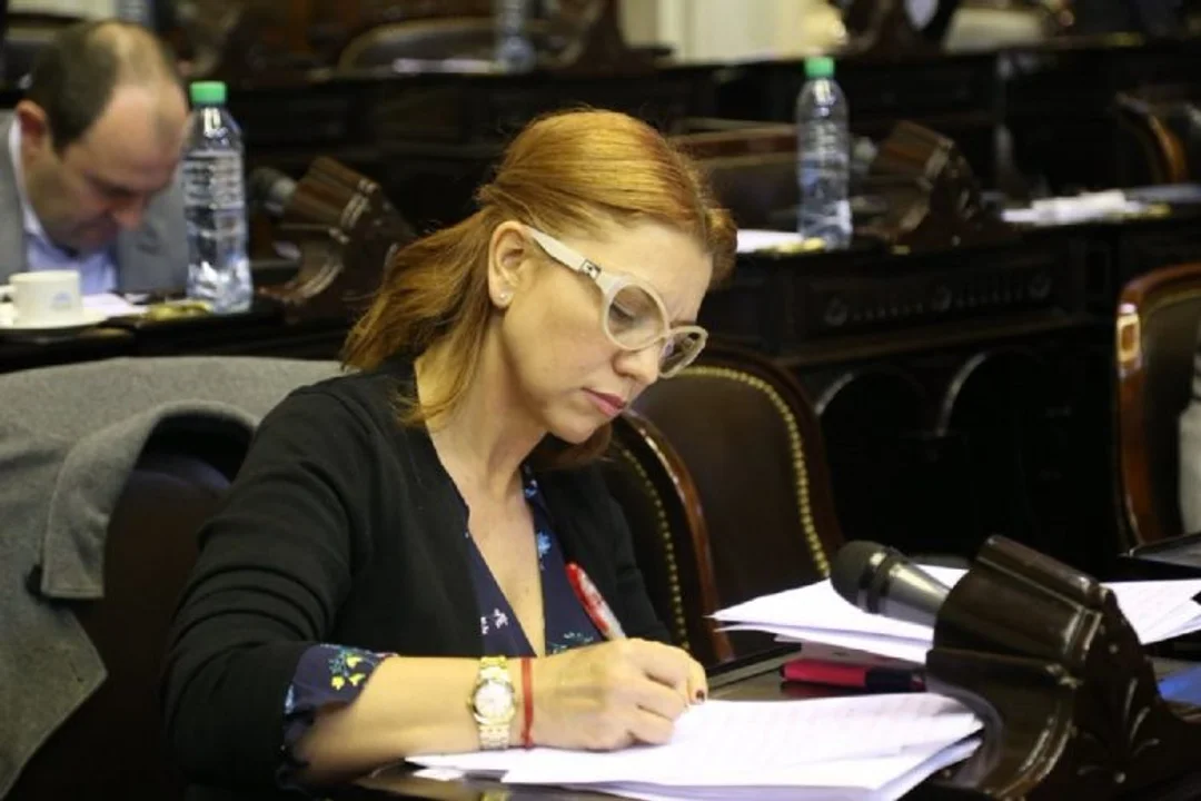 Amenazaron a una diputada radical y responsabilizan a seguidores de Victoria Villarruel