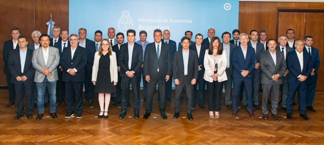 Massa les garantizó a los gobernadores los fondos para pagar aguinaldo y sueldos