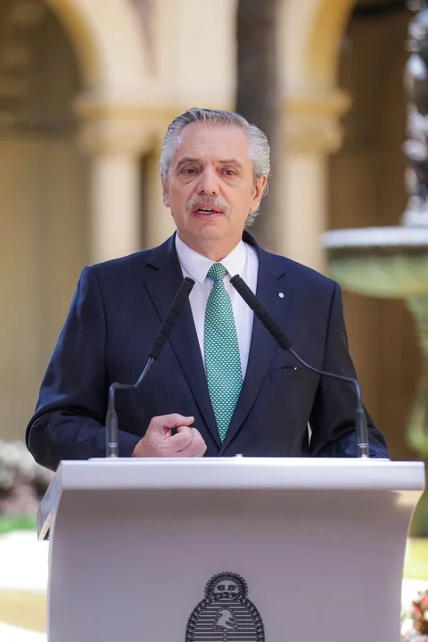 Fernández se despidió con un pedido a Javier Milei: "No es razonable pensar en un ajuste"