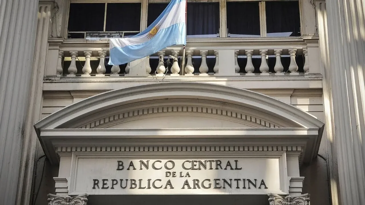 Polémica: Milei estatizó la deuda comercial de importadores