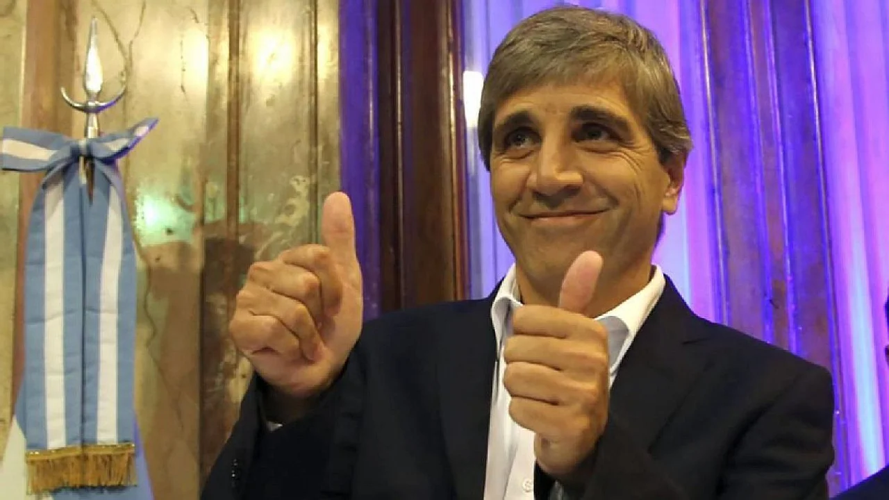 Caputo ratificó que la dolarización y el cierre del Banco Central siguen en pie