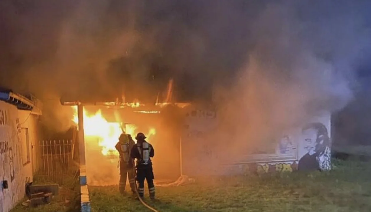 Incendiaron un local partidario de Nuevo Encuentro en Villa Gesell
