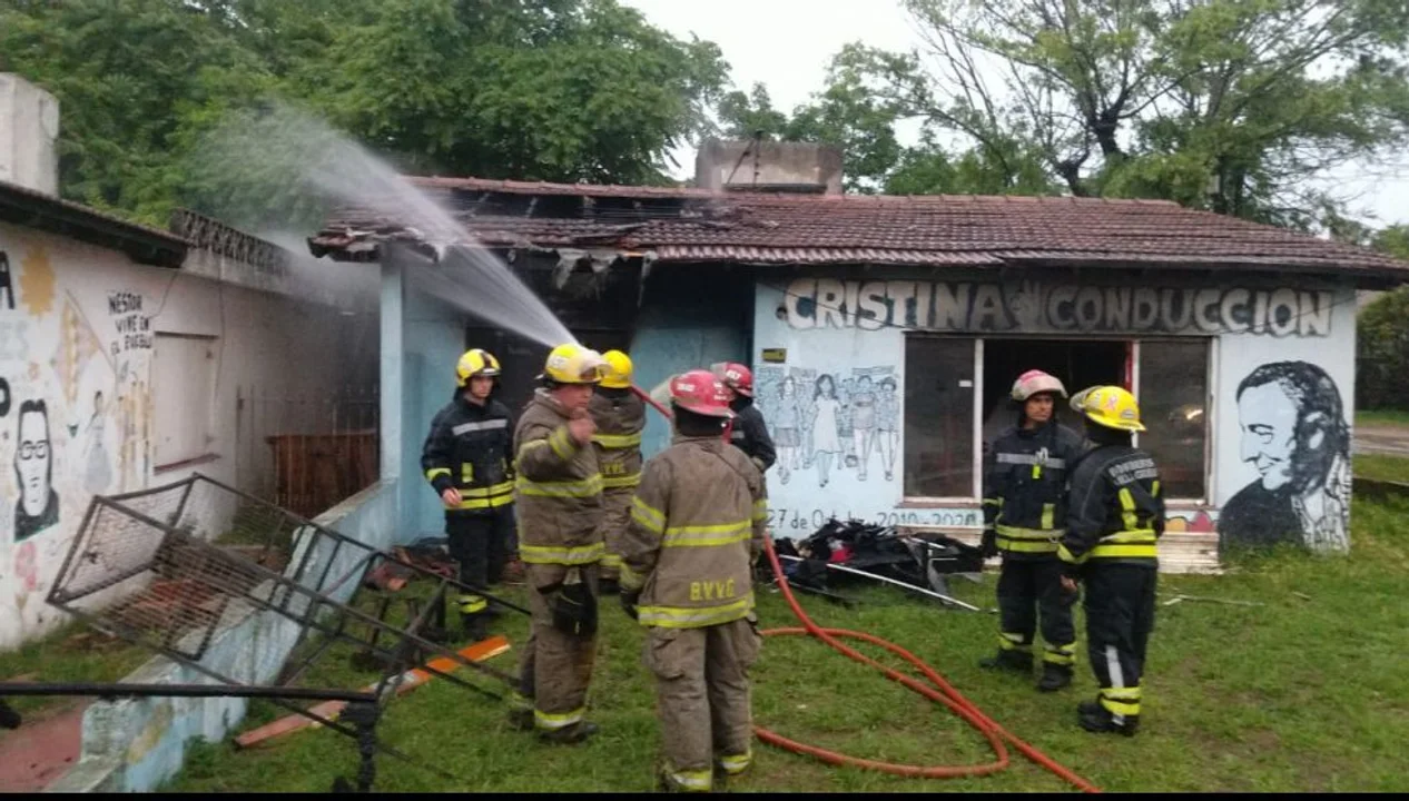 Incendiaron un local partidario de Nuevo Encuentro en Villa Gesell
