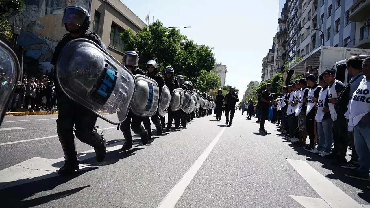 Si no hay pan, que haya circo: el show policial del Gobierno desde adentro