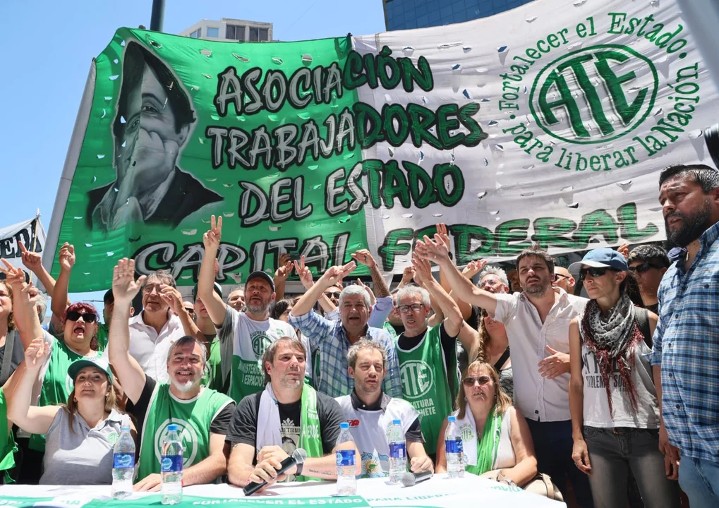 Infantería entró al edificio de SOMISA cuando los trabajadores hacían una asamblea
