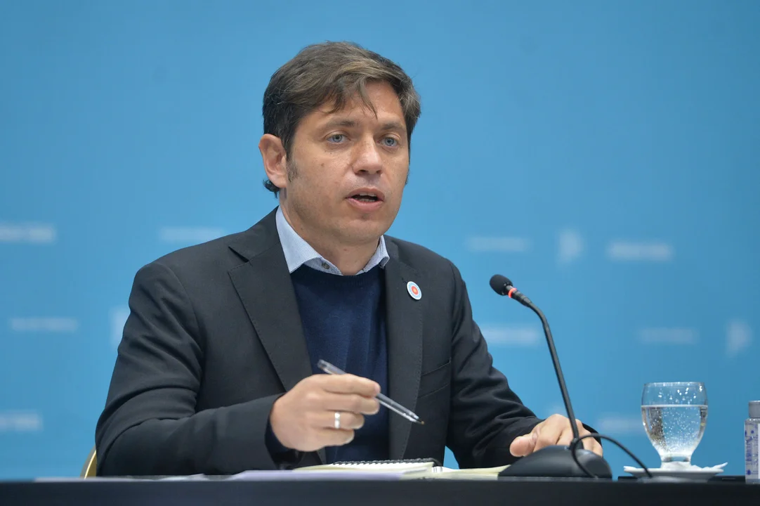 Kicillof definió un aumento del 25% a estatales bonaerenses para enero