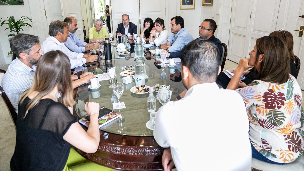 Intendentes del Conurbano aúnan fuerzas para afrontar el ajuste de Milei