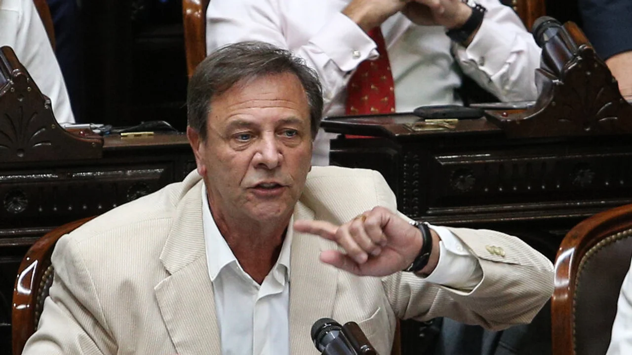 Zago advirtió sobre una posible división del bloque de LLA en Diputados tras su desplazamiento