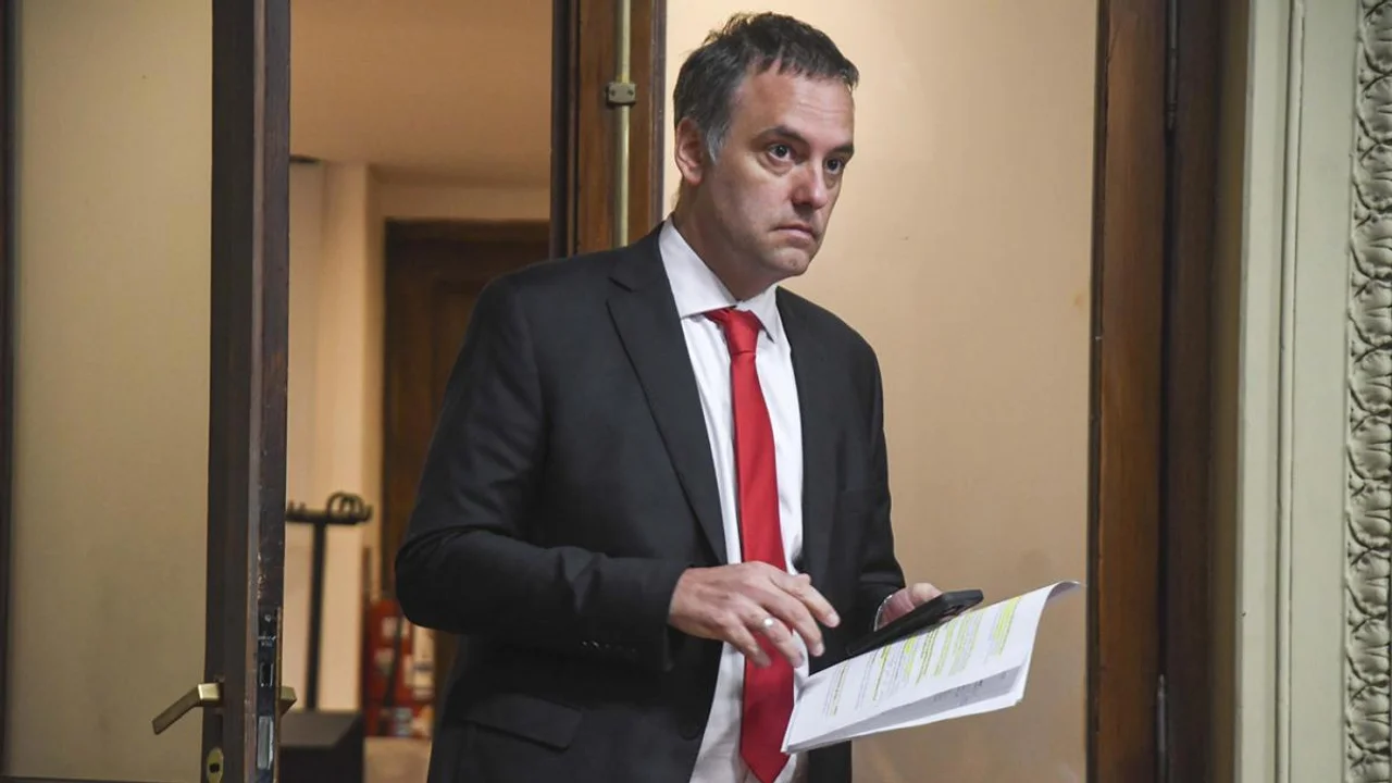 Archivo: En 2023 Adorni creía que celebrar una inflación de 8% era signo de "decadencia"
