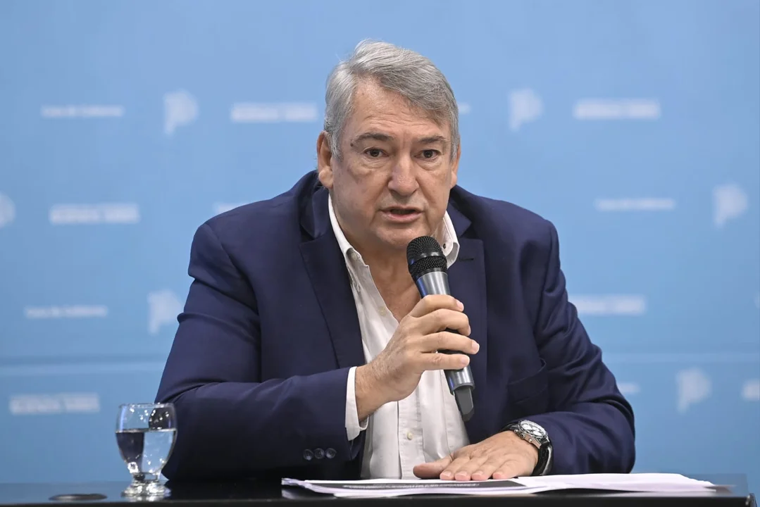 Provincia aumenta los subsidios al transporte del interior para compensar los recortes de Milei