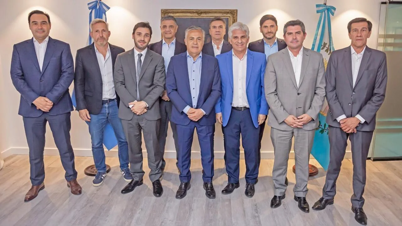 Gobernadores "dialoguistas" se reúnen con Diputados en la previa al debate de la Ley Bases