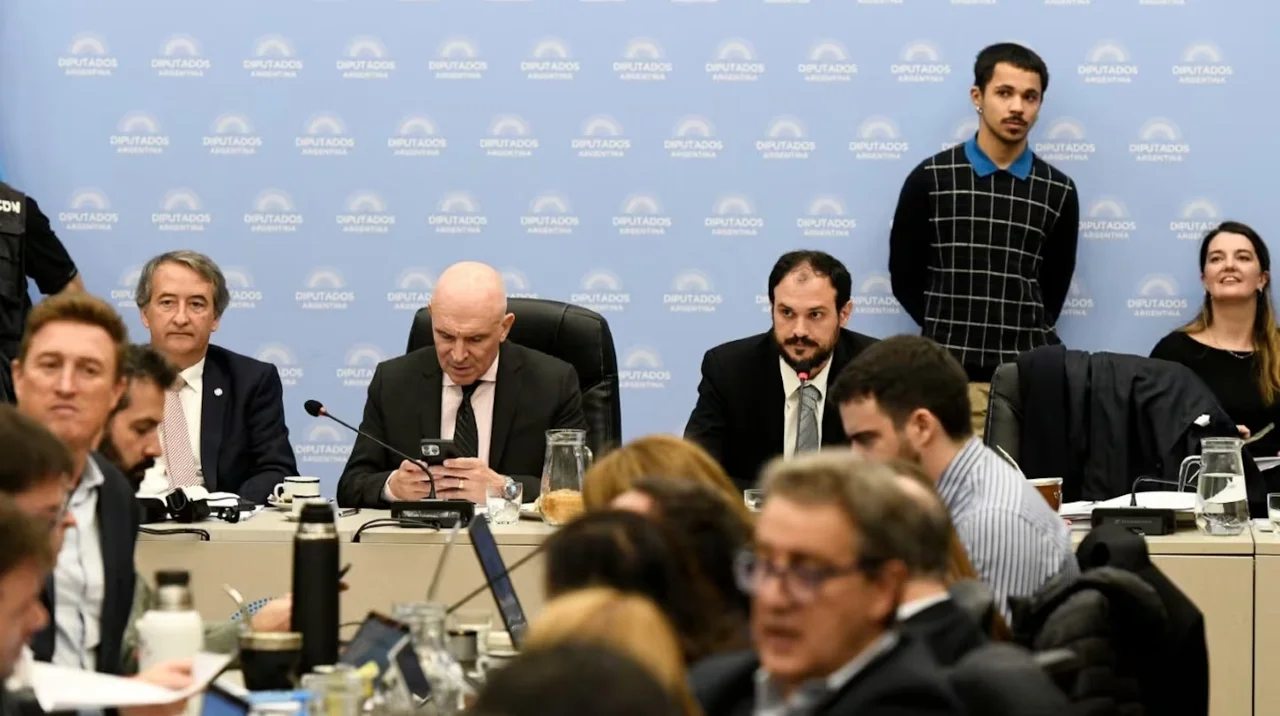 Round tres: La Ley Bases fue aprobada en comisiones y será tratada el jueves en Diputados