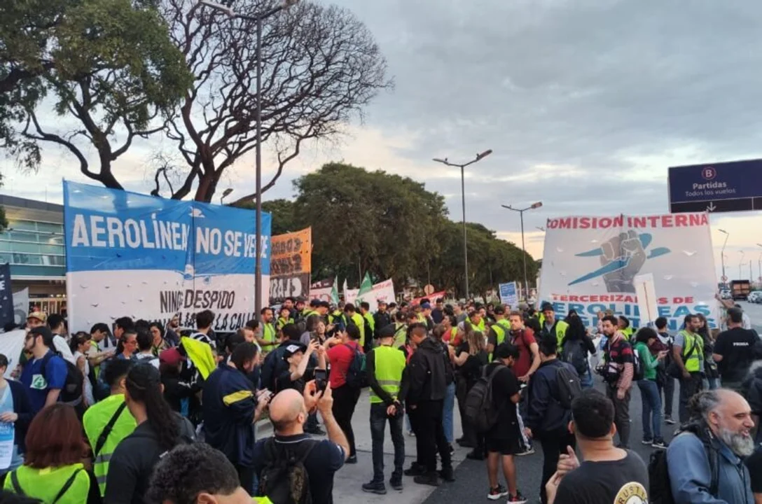 La motosierra avanza: El titular de Aerolíneas Argentinas celebró el recorte de 1500 trabajadores