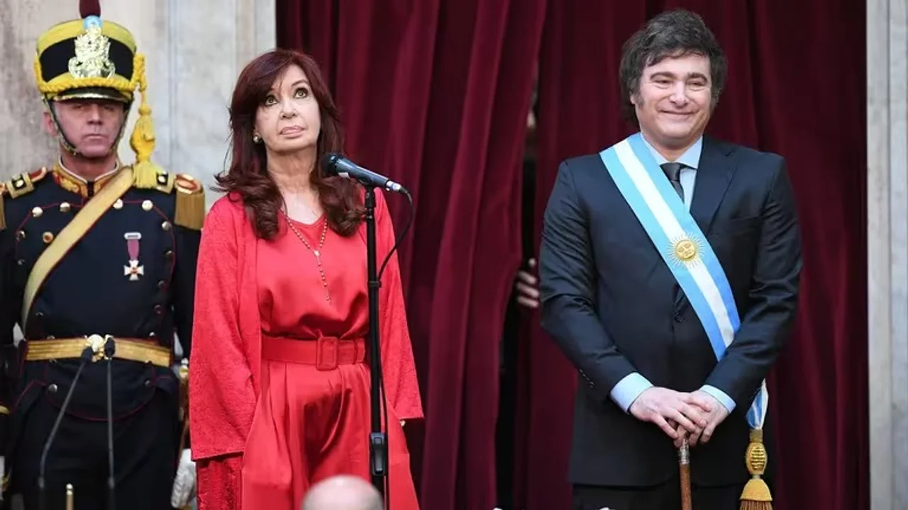 Milei le respondió a CFK con chicanas e ironías: "Yo sé que vos de economía no entendes mucho"