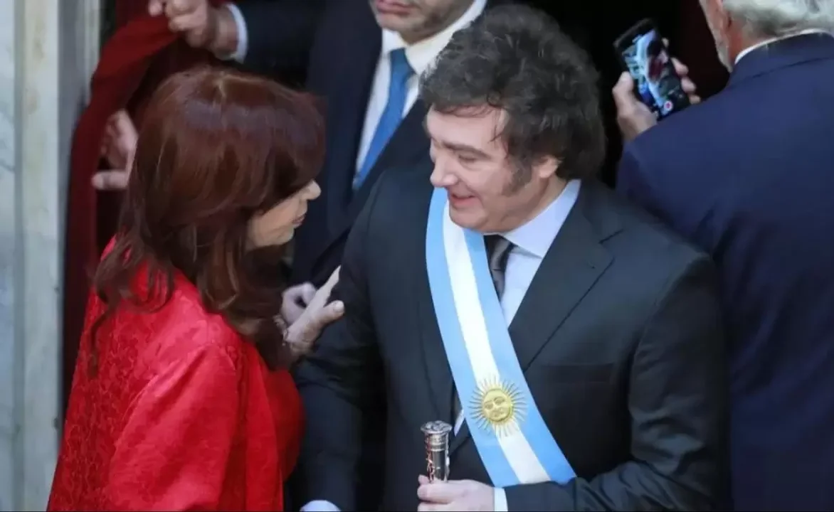 Senadores exigen un juicio político contra Milei por sus amenazas a CFK