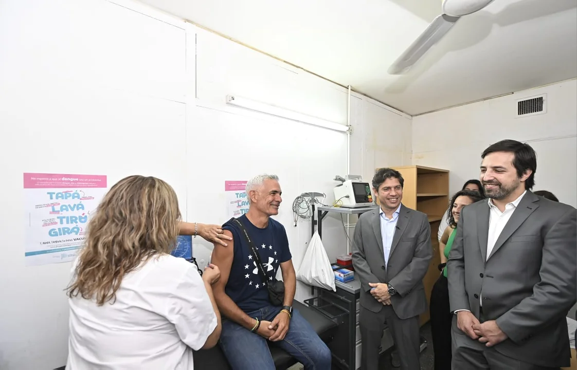 Kicillof lanzó la campaña de vacunación contra el dengue junto a un ministro camporista