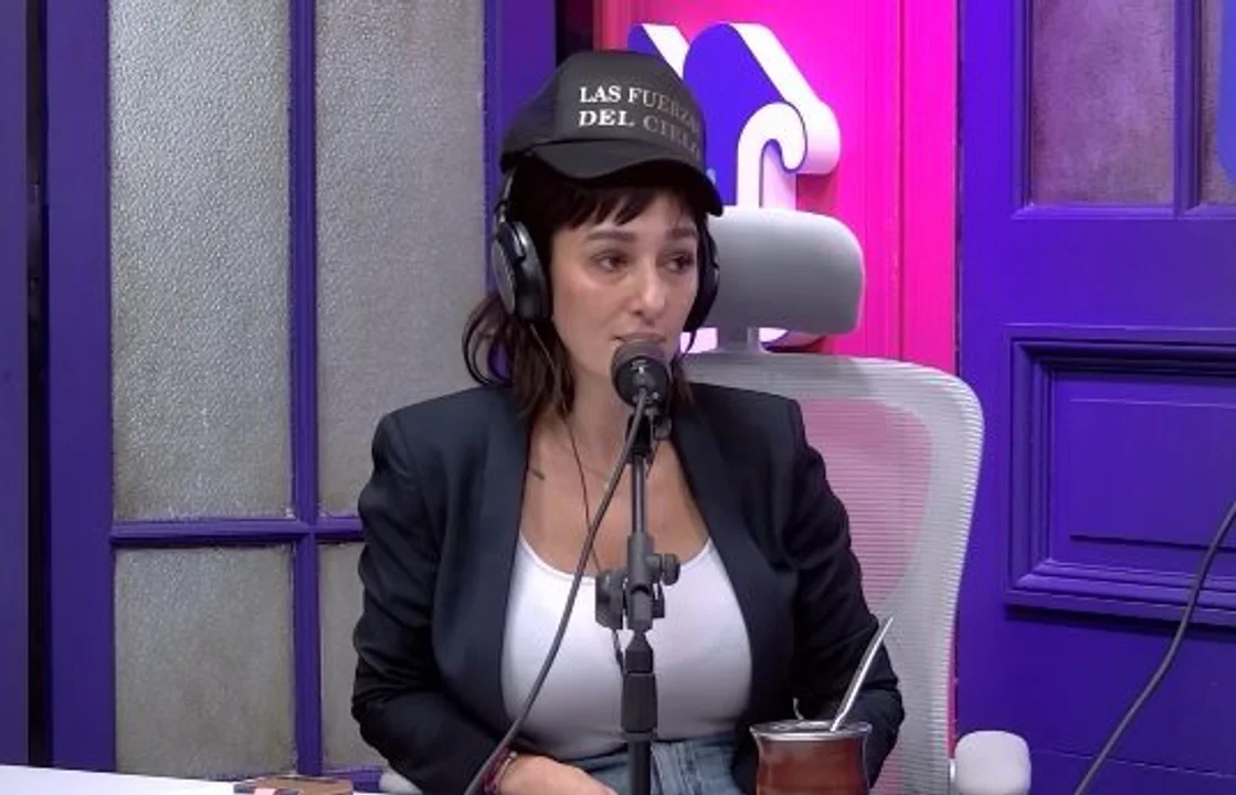 Una exfuncionaria de Milei tuvo que aclarar que usa flequillo pero no es K: “Lo uso por Los Ramones”