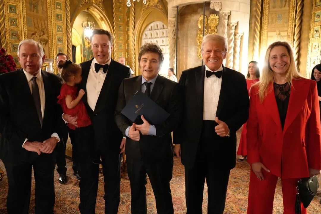 Mucho fotoshop y poco discurso: Los detalles del encuentro entre Javier Milei y Donald Trump