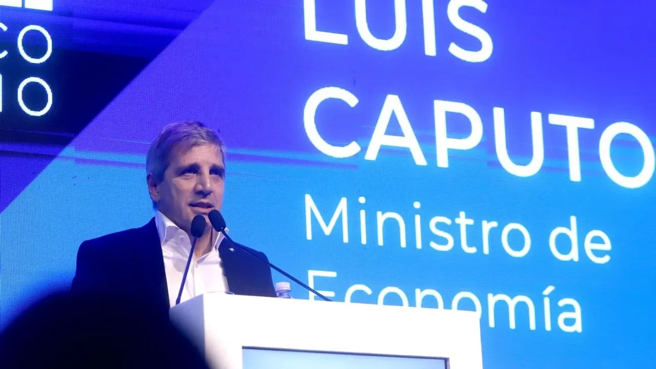 Eliminan los impuestos a las compras en el exterior y preocupa el impacto en el mercado interno