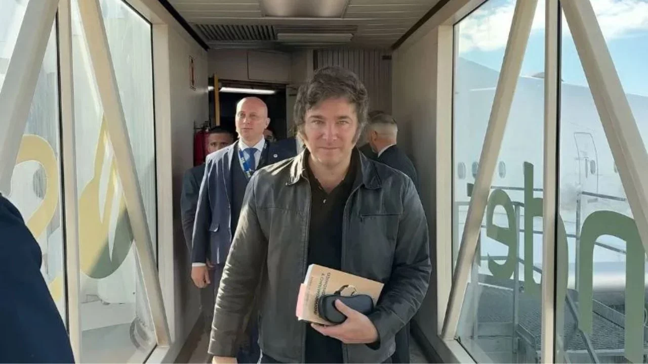 Modo “work and travel”: Milei vuelve a viajar a Europa y cierra 2024 con 18 vuelos al exterior