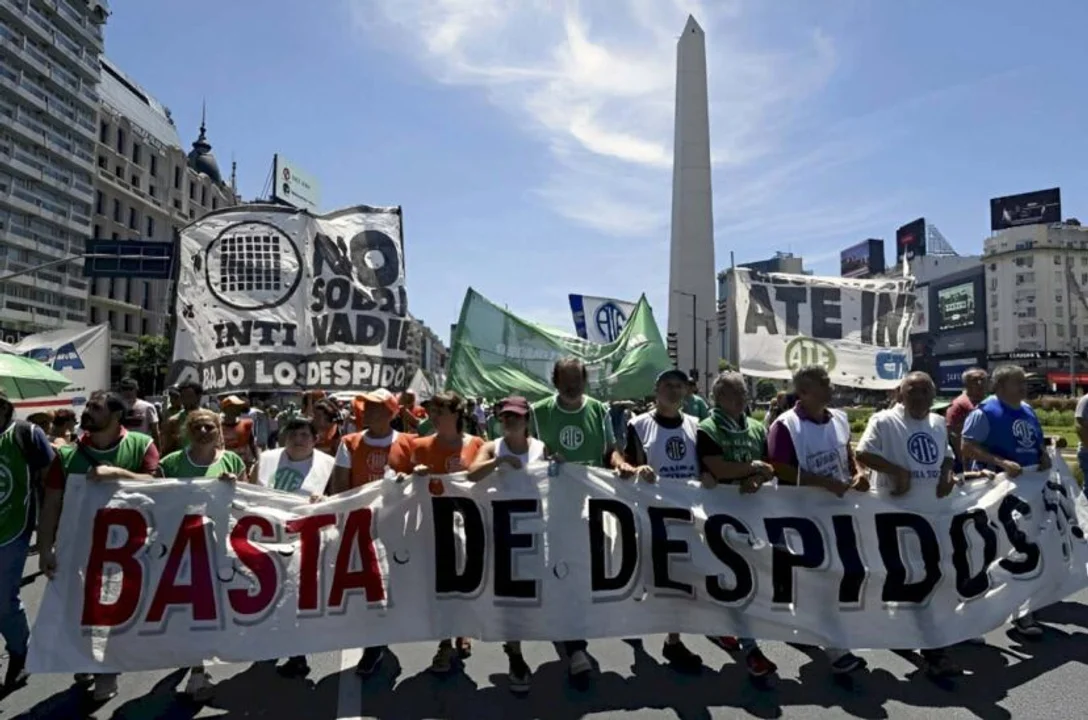 Revés para la "deep motosierra": El 95% de los estatales aprobó el examen de idoneidad del Gobierno