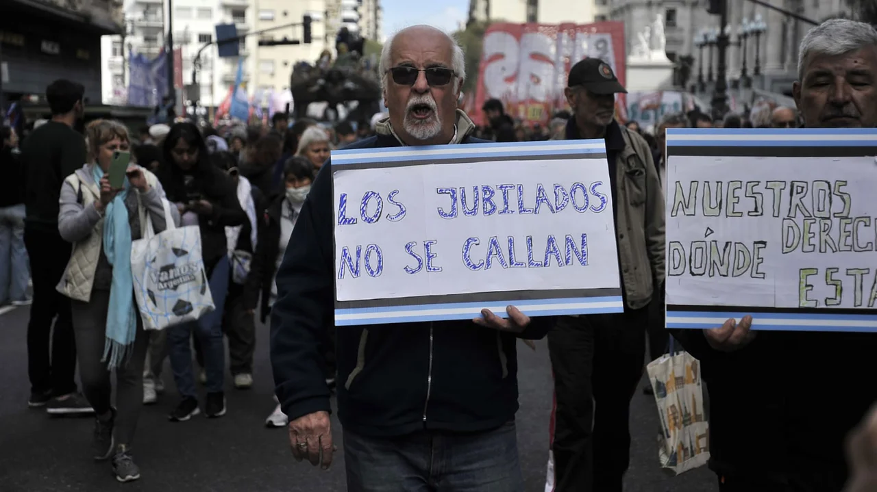 Fuerte: Denuncian que ya fallecieron 60 jubilados por la quita de medicamentos en la Era Milei