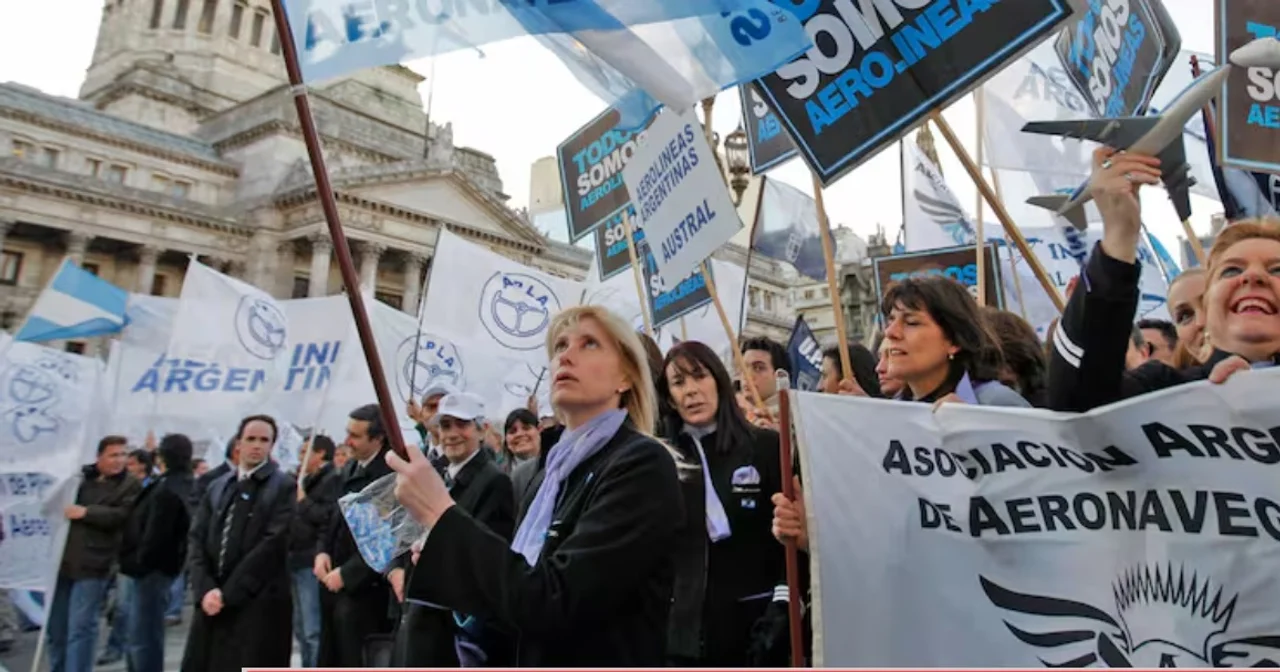 Aeronáuticos advierten sobre un nuevo conflicto en Aerolíneas Argentinas en plena temporada