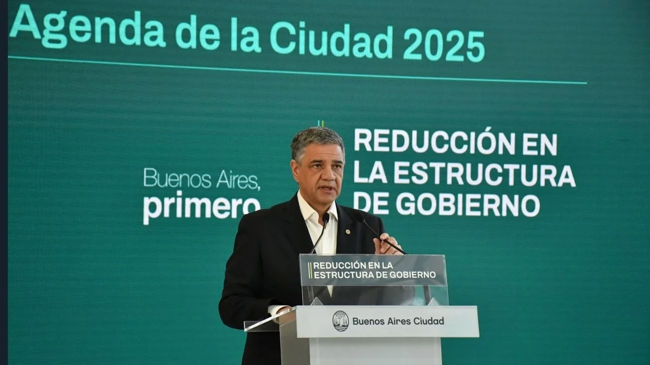 Jorge Macri copió la motosierra de Milei y anunció el recorte de 20 áreas de gobierno en CABA