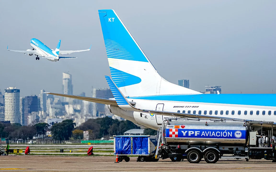 Escándalo: Denuncian que el vice de Aerolíneas viajó a Brasil con un  descuento del 95% - Diagonales