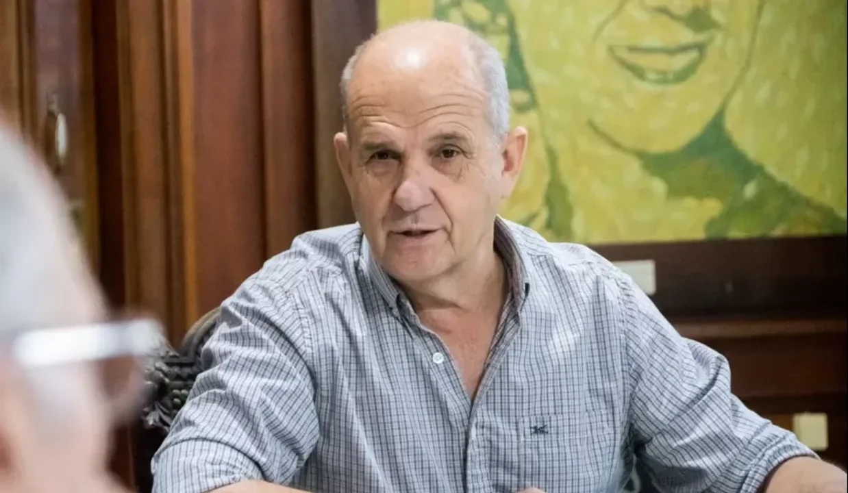 La dura advertencia de un intendente K a los legisladores peronistas: "No sean cagones, no se vendan"