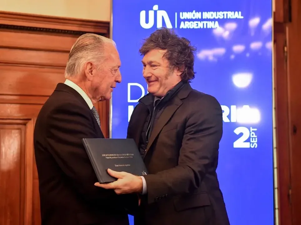 La UIA advierte sobre el "industricidio" tras la medida de Caputo
